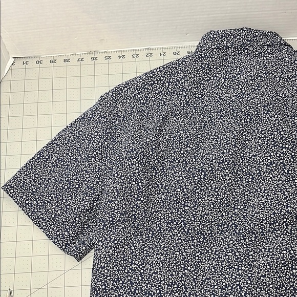 Levi's Blue and White Casual Button Down Shirt Relaxed Fit - Picture 8 of 10